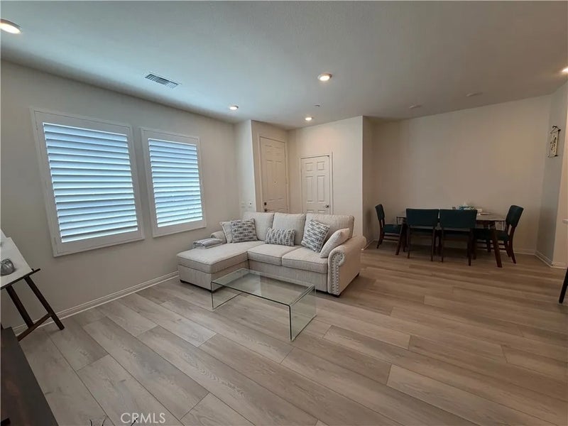 3953 E Rincon