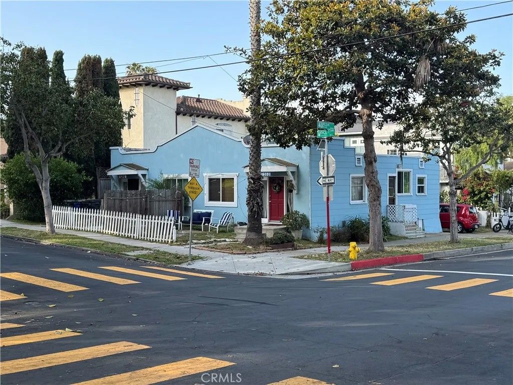 Photo of 618 Vincent Park, Redondo Beach, CA 90277 (MLS # PW26082059)