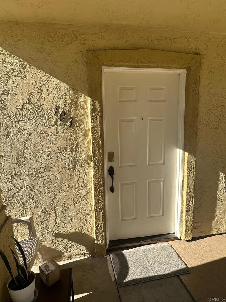 2055 Lakeridge Circle 103