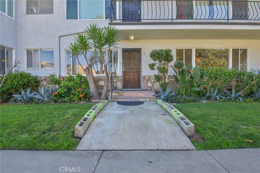 Photo of 100 Cerritos Ave #7, Long Beach, CA 90802 (MLS # PW26047106)