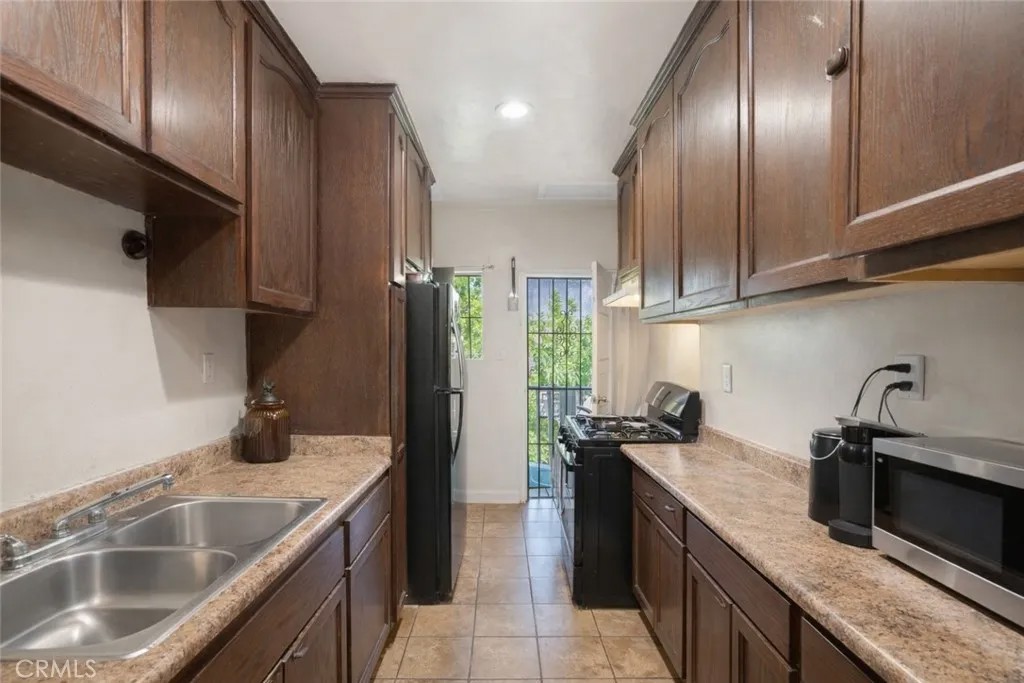 1543 W 22nd Place