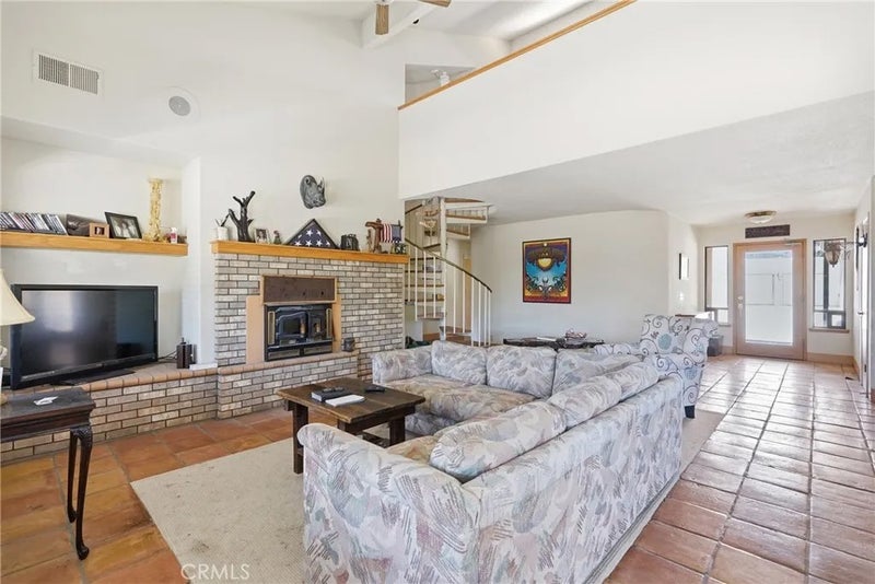 9875 Suey Creek