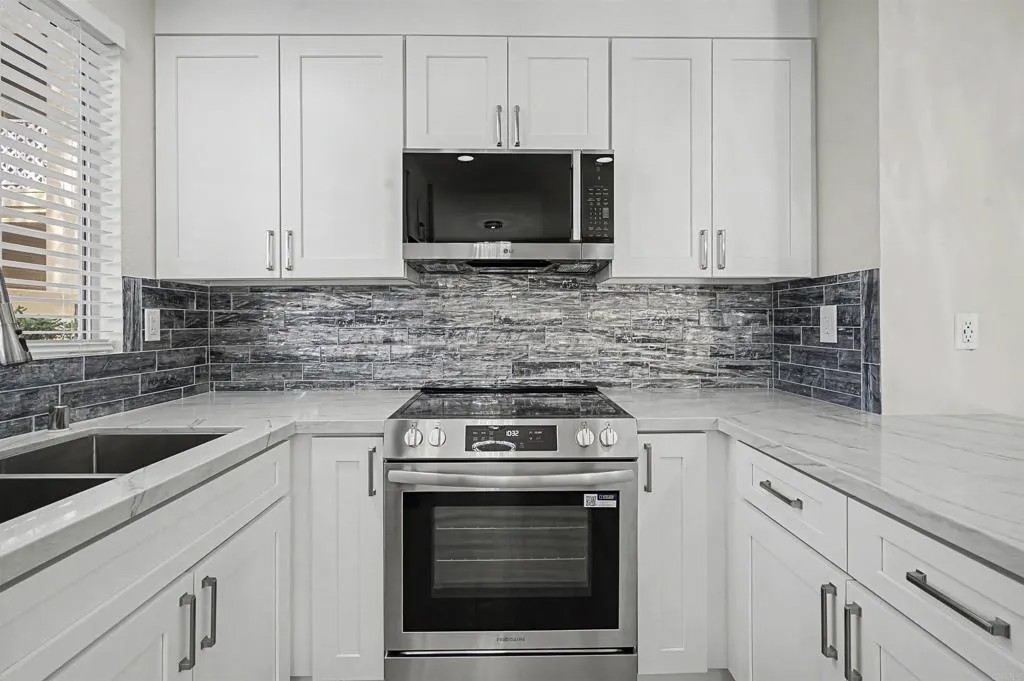 7385 Calle Cristobal 225