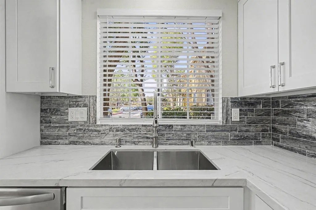 7385 Calle Cristobal 225