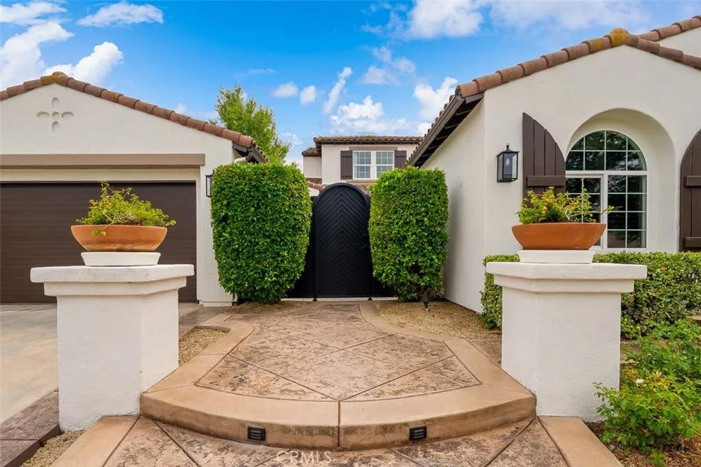 Photo of 1328 N Paradise Ridge Way, Chula Vista, CA 91915 (MLS # PW26178906)