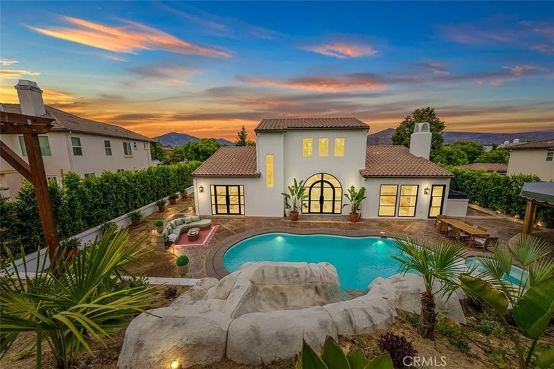 1328 N Paradise Ridge Way