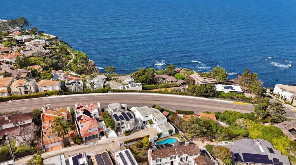 Photo of 1550 Bluebird Ln, La Jolla, CA 92037 (MLS # 260005456)