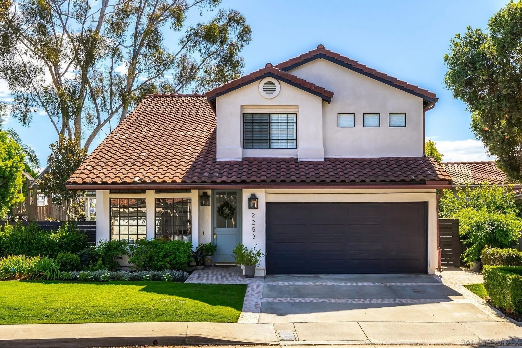 2253 Lagoon View