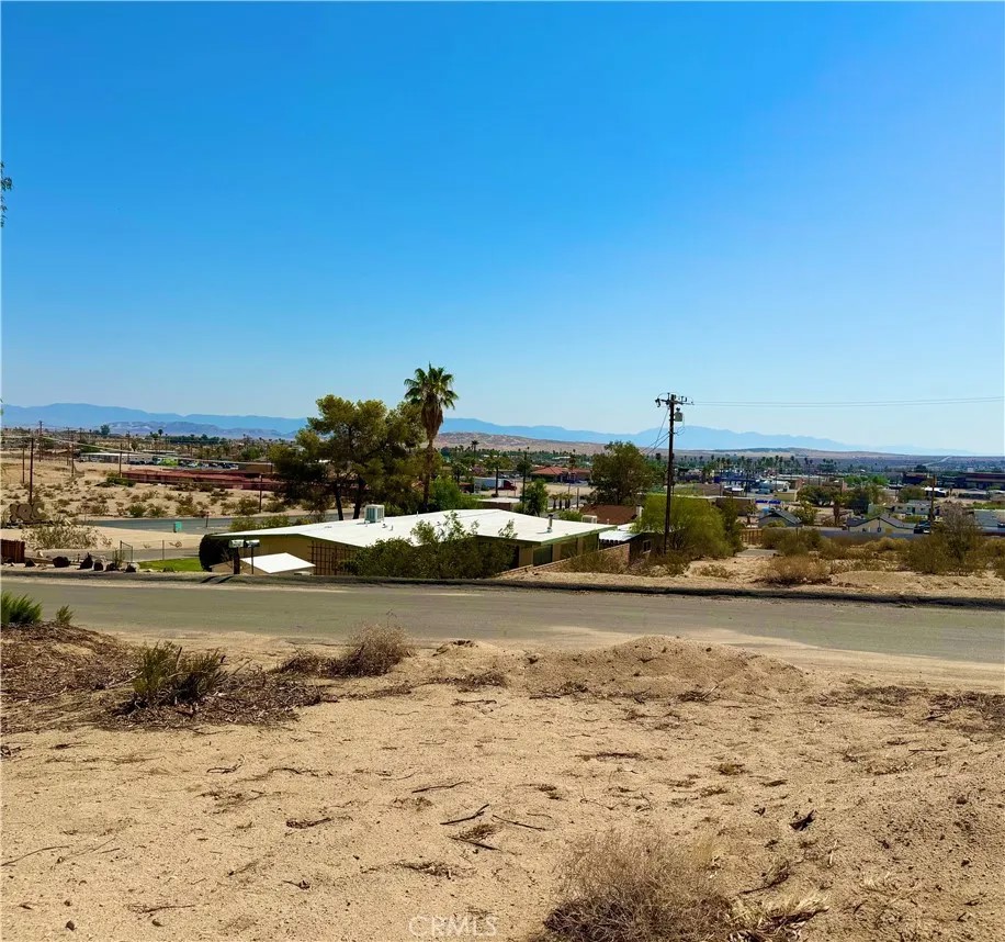 6526 Hillside