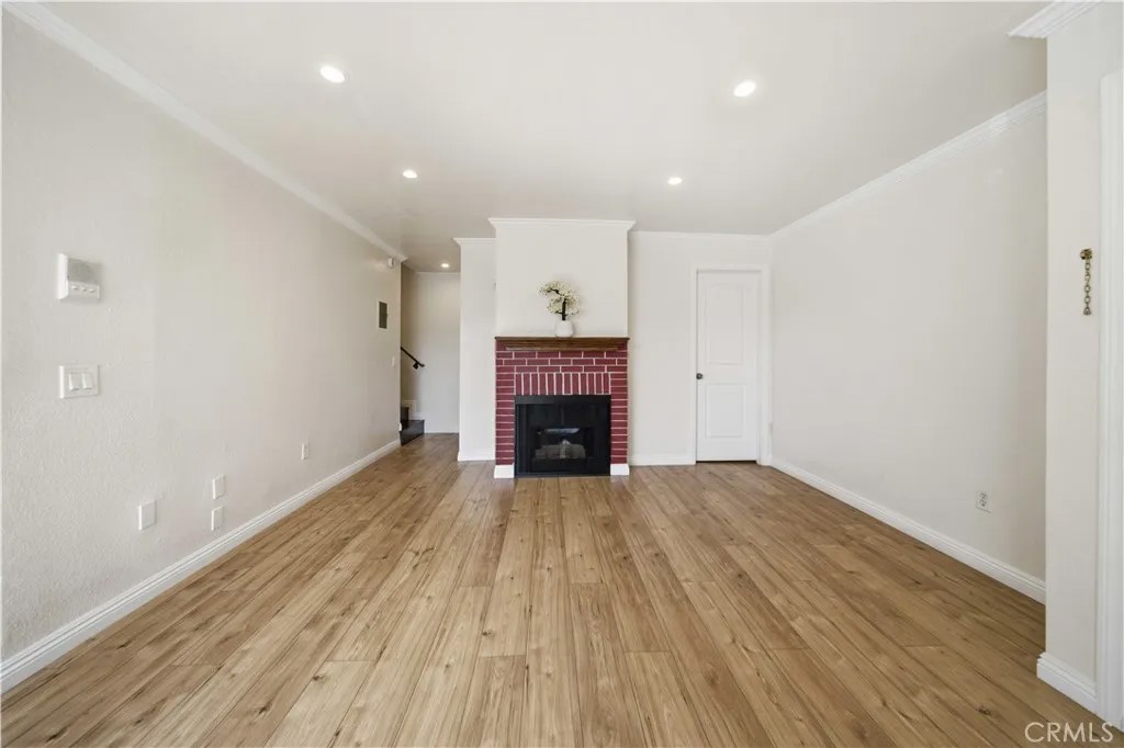 9047 Langdon Ave 6