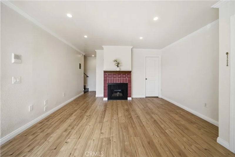 9047 Langdon Ave 6