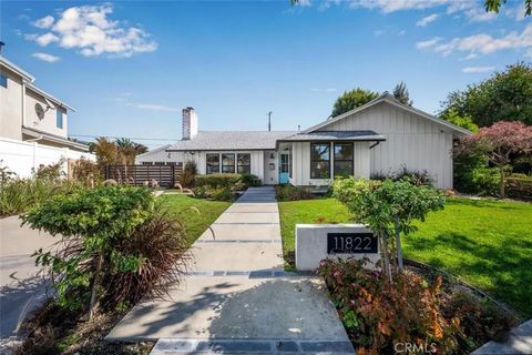 Tiny photo for 11822 Harrisburg Rd, Rossmoor, CA 90720 (MLS # PW25249486)