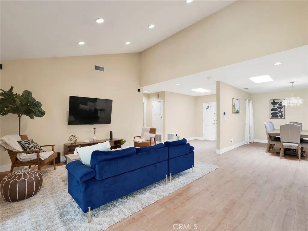 Photo of 10018 Cozycroft Avenue, Chatsworth, CA 91311 (MLS # SR26113422)