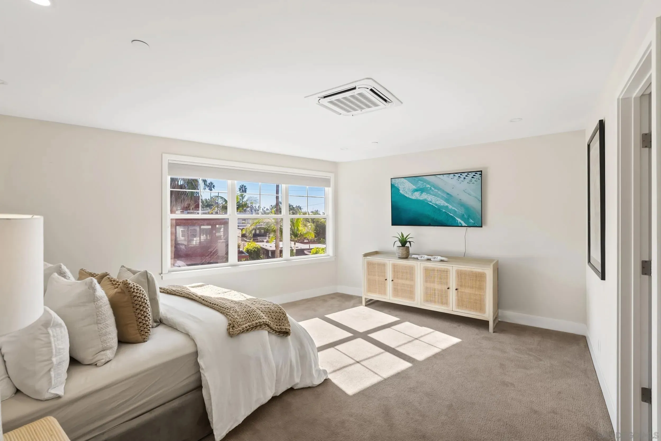 La Jolla, California 92037, United States, 3 Bedrooms Bedrooms, ,5 BathroomsBathrooms,Residential,Active,241582