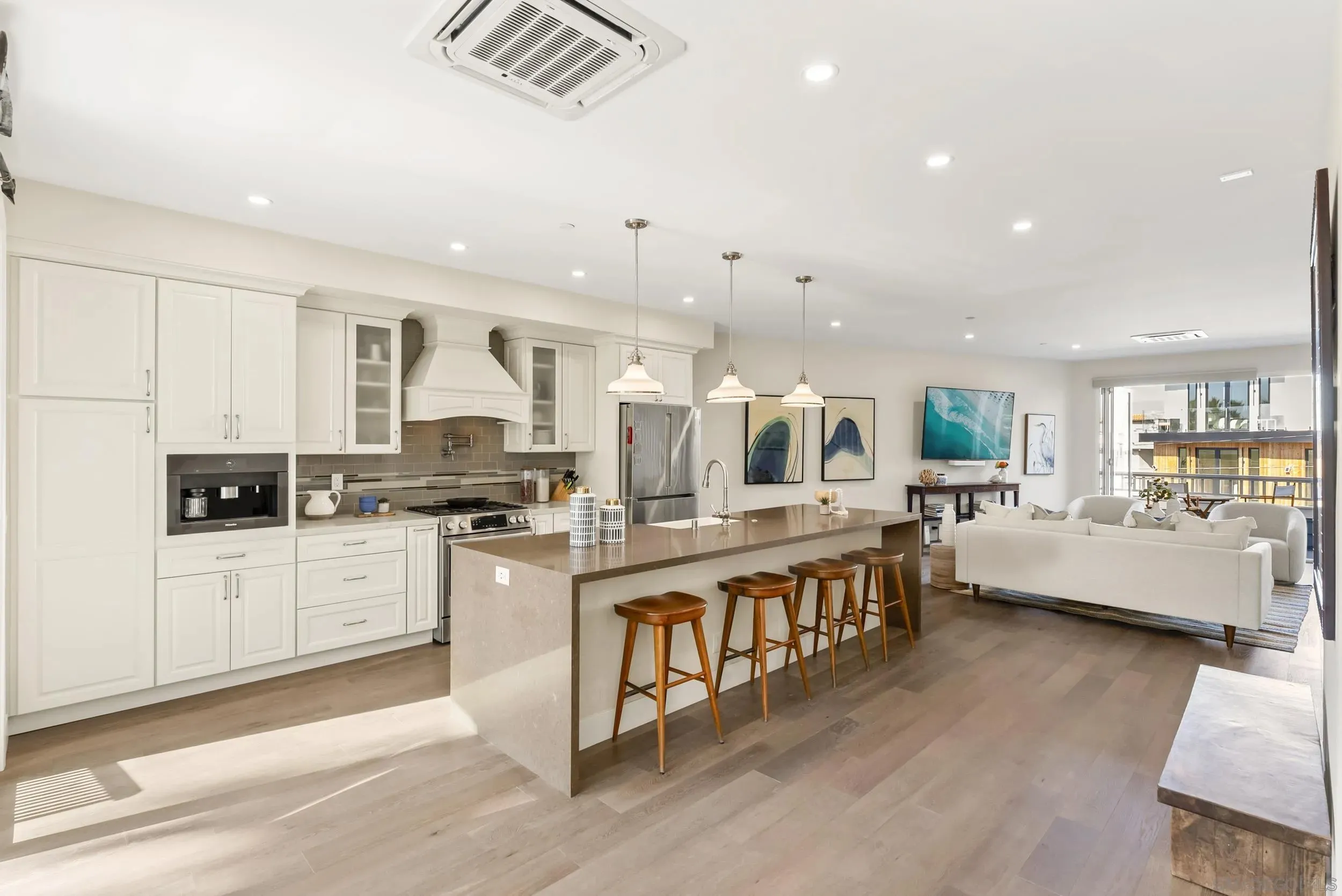 La Jolla, California 92037, United States, 3 Bedrooms Bedrooms, ,5 BathroomsBathrooms,Residential,Active,241582