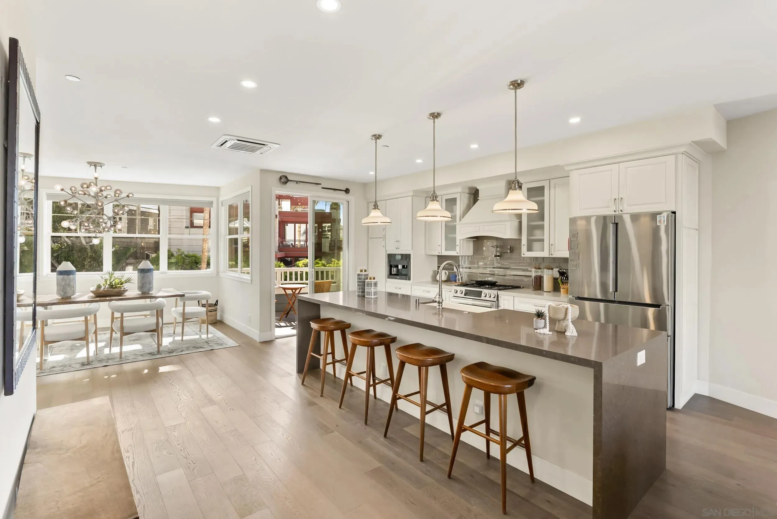 La Jolla, California 92037, United States, 3 Bedrooms Bedrooms, ,5 BathroomsBathrooms,Residential,Active,241582