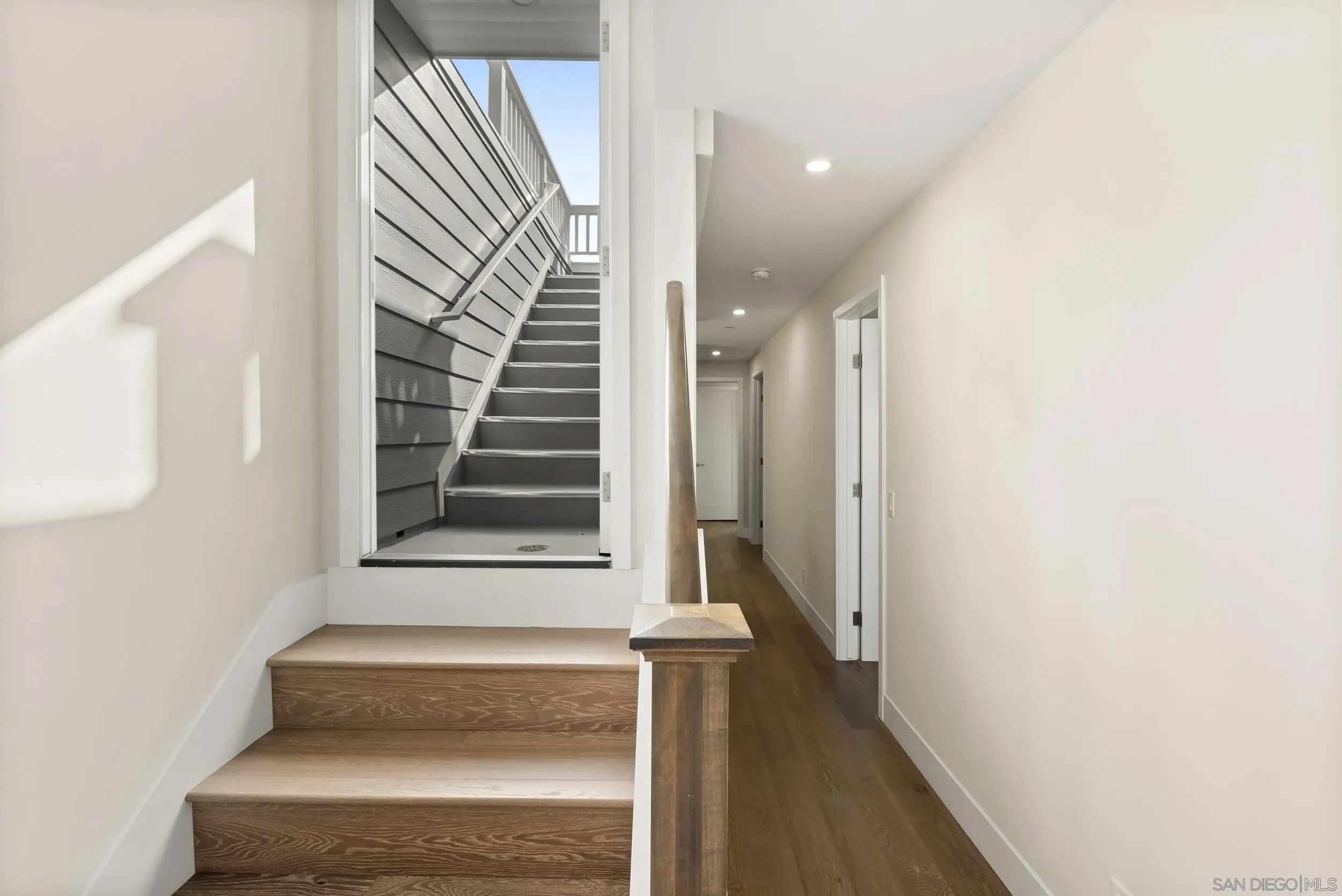 La Jolla, California 92037, United States, 3 Bedrooms Bedrooms, ,5 BathroomsBathrooms,Residential,Active,241582