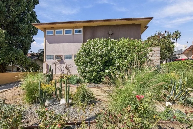 1677 N Lake