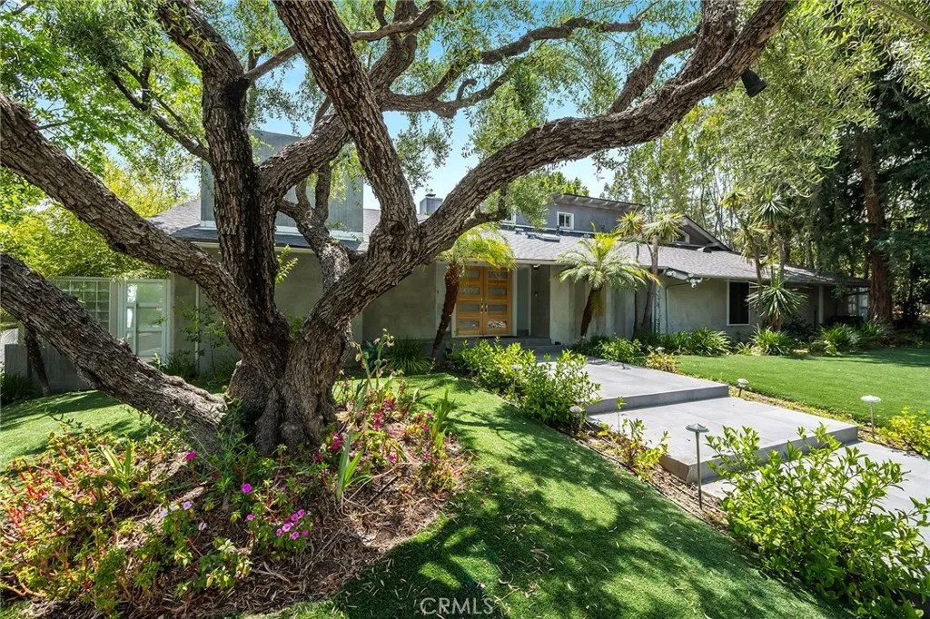 4820 Encino Terrace