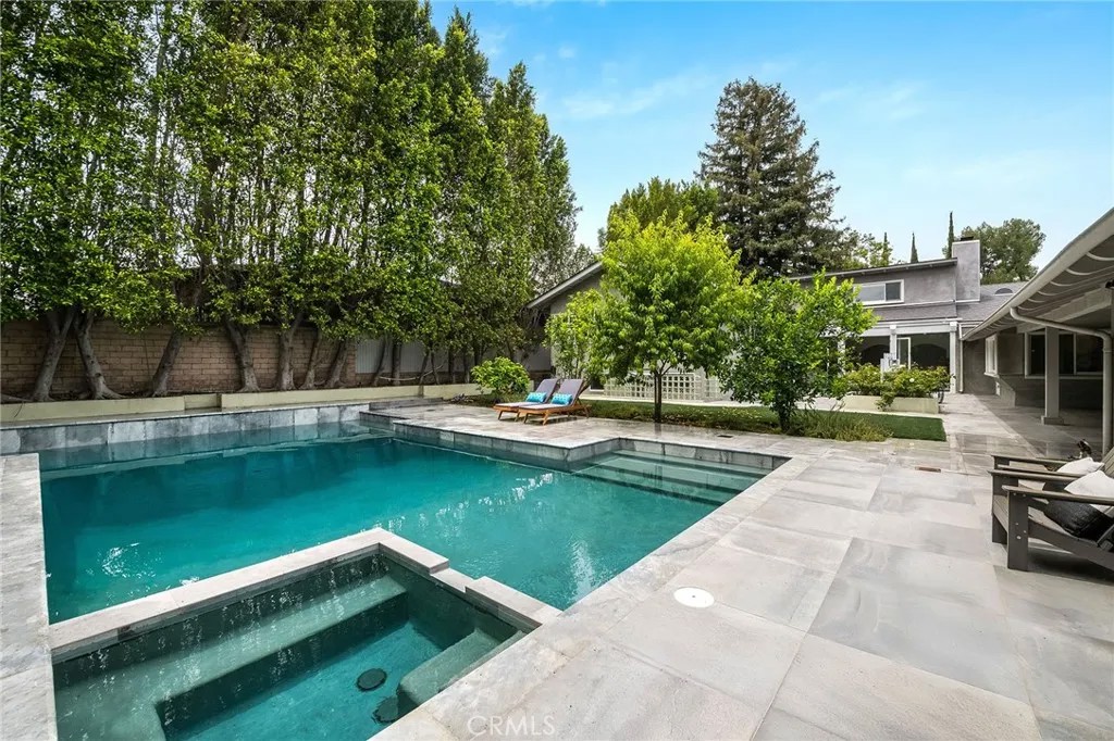 4820 Encino Terrace