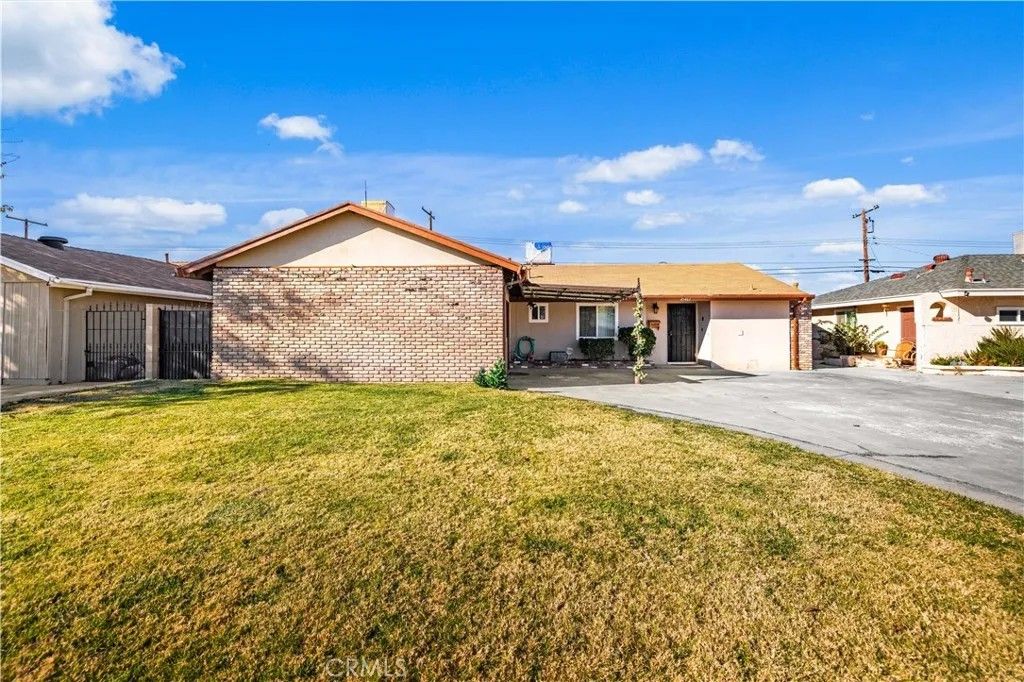 Photo of 45461 3rd St, Lancaster, CA 93535 (MLS # SR25276064)