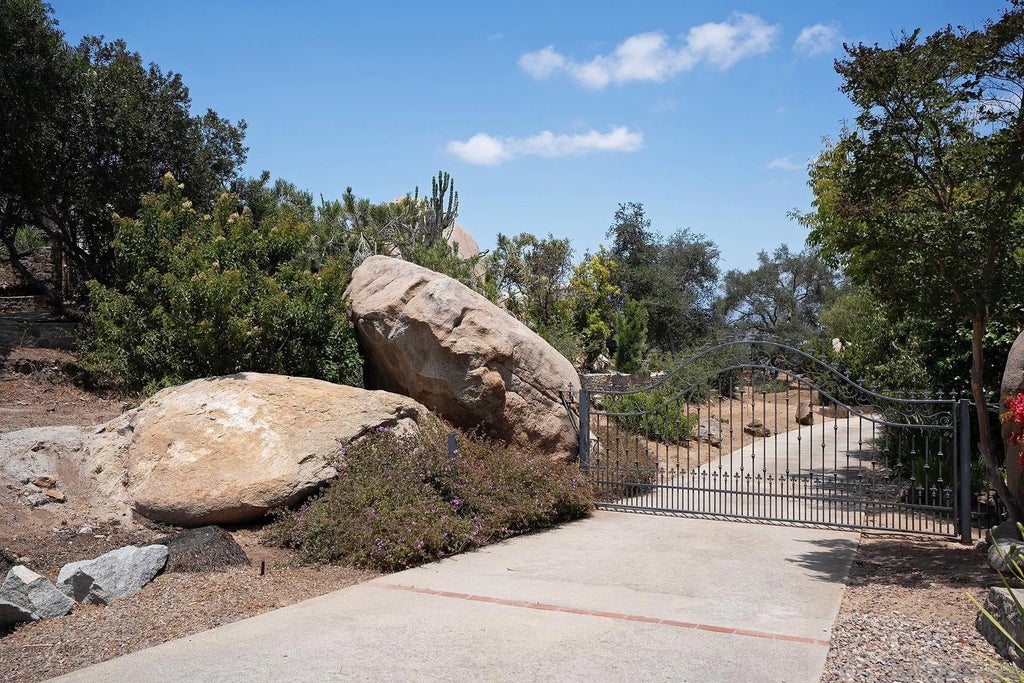 Photo of 9522 Sage Hill Way, Escondido, CA 92026 (MLS # 260016759)
