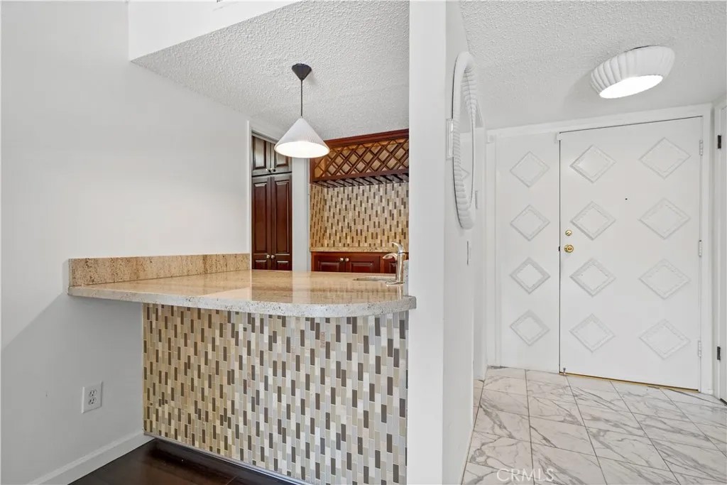 5330 Lindley 209