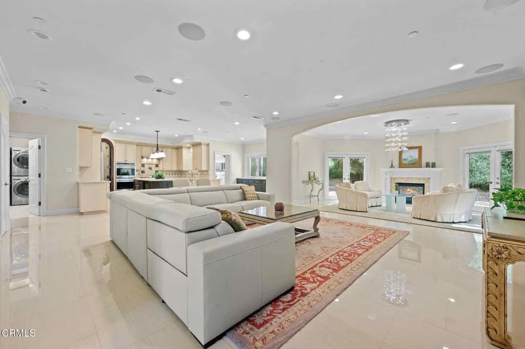 3263 New York Drive