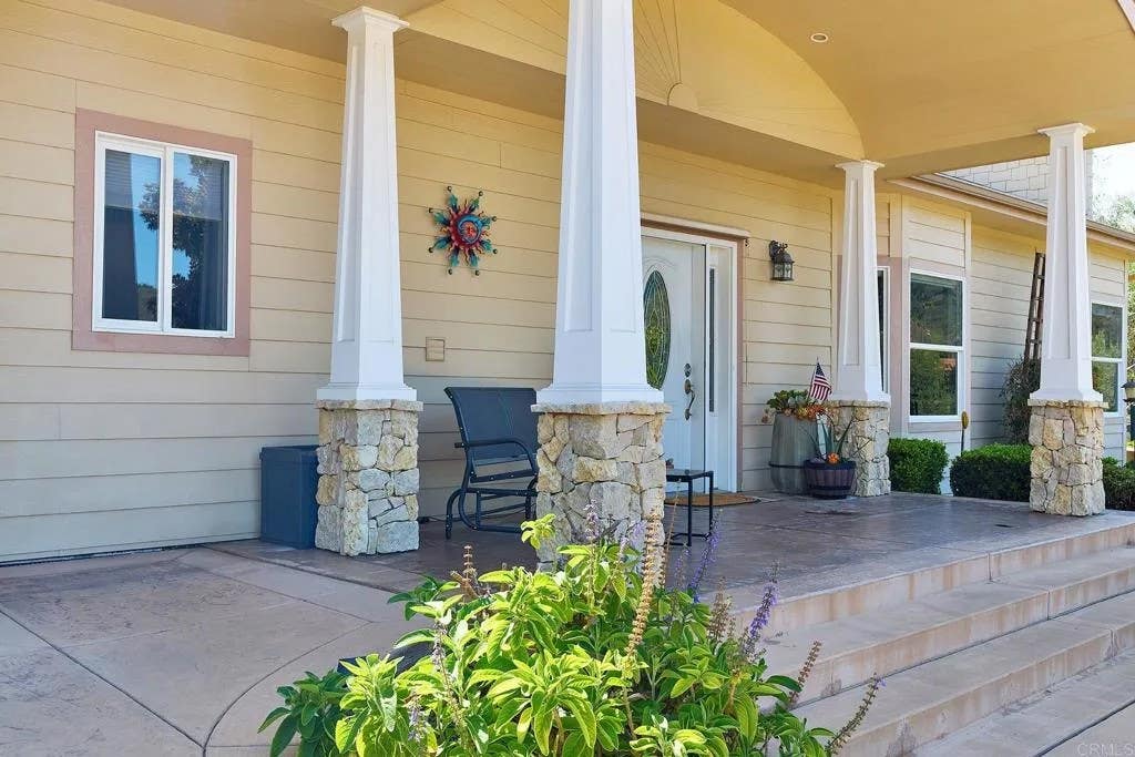 Photo of 20125 Colina Encantada Way, Escondido, CA 92029 (MLS # NDP2607146)