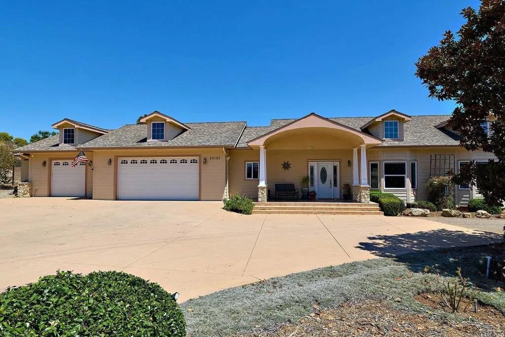 Photo of 20125 Colina Encantada Way, Escondido, CA 92029 (MLS # NDP2607146)
