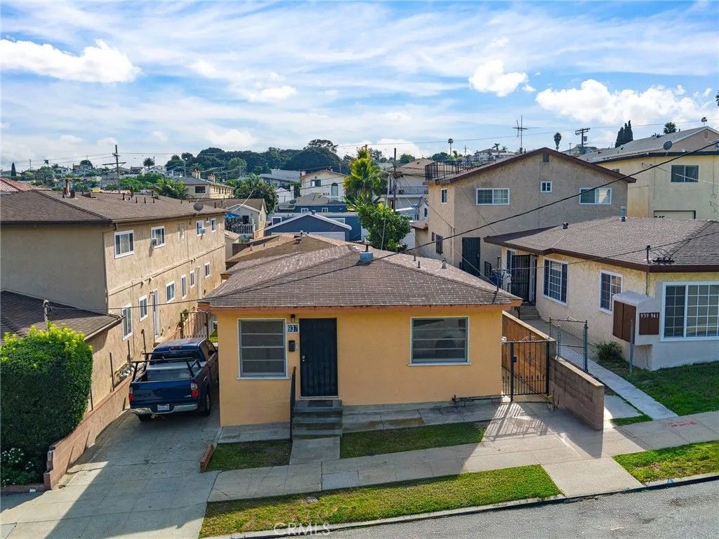 Photo of 935 W 17th St, San Pedro, CA 90731 (MLS # SB26020924)