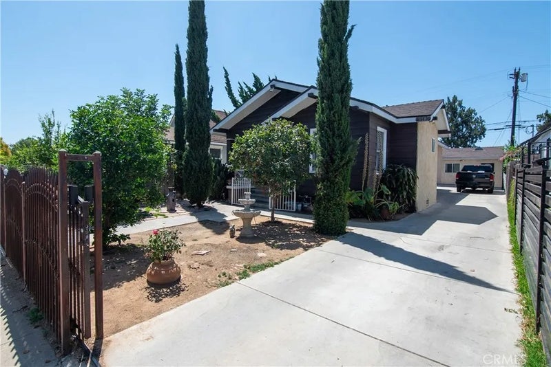 1134 W 68th
