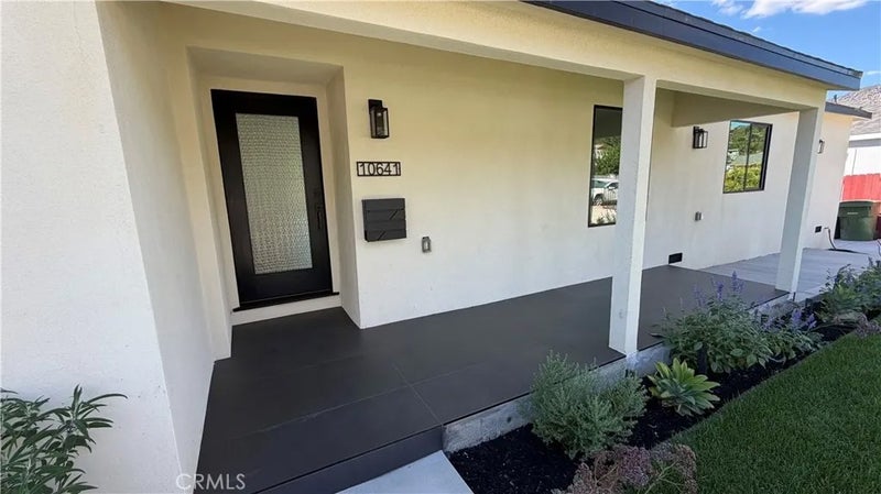 10641 Helendale