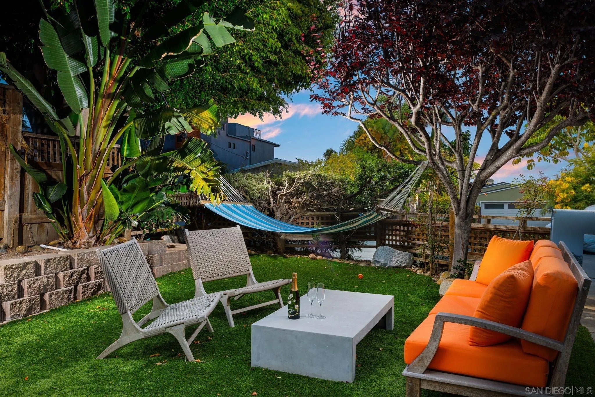 5667 Linda Rosa Ave