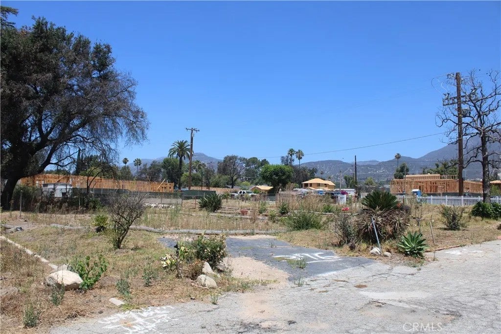 Photo of 376 W Harriet ST, Altadena, CA 91001 (MLS # SB26151414)