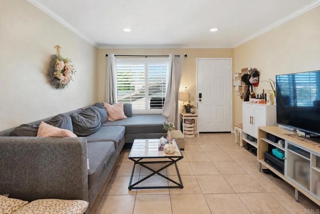 569 E st 34