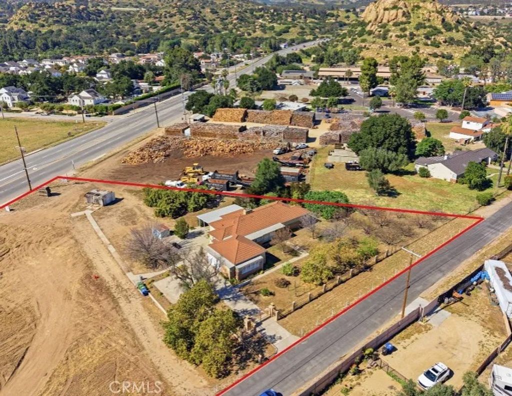 Photo of 10721 Andora Ave, Chatsworth, CA 91311 (MLS # SR26065083)