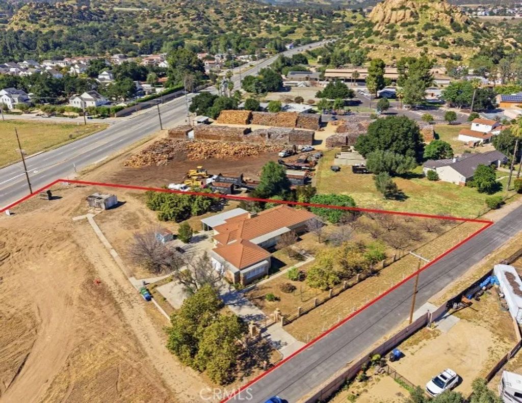 Photo of 10721 Andora Ave, Chatsworth, CA 91311 (MLS # SR26065083)