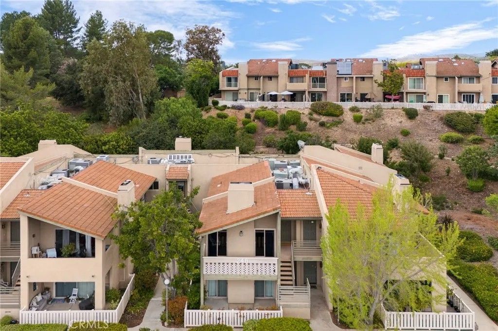 Photo of 248 Oakleaf Dr, Thousand Oaks, CA 91360 (MLS # BB26066506)