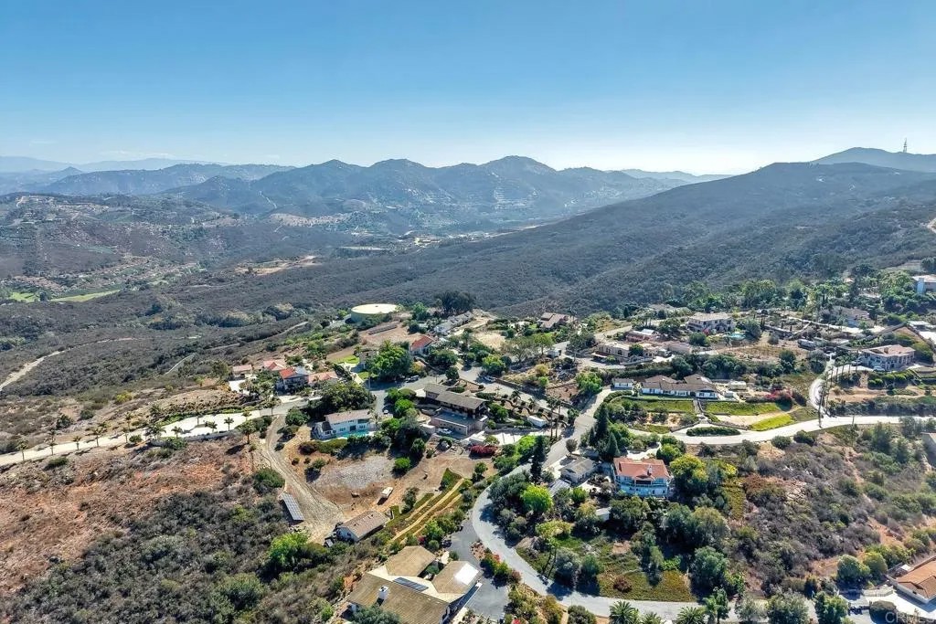 2335 Mirador