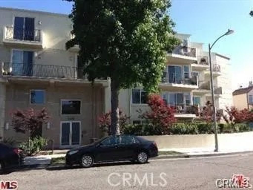 Photo of 14412 Killion, Sherman Oaks, CA 91401 (MLS # SR25273009)