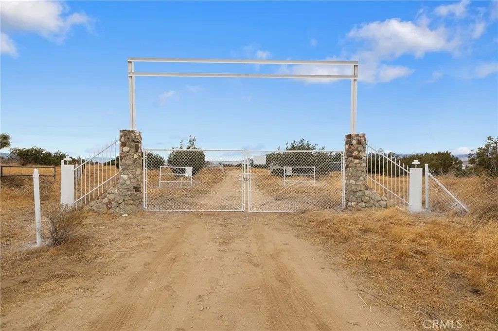 Photo of 0 D8 200th st W, Lancaster, CA 93536 (MLS # SR25282252)