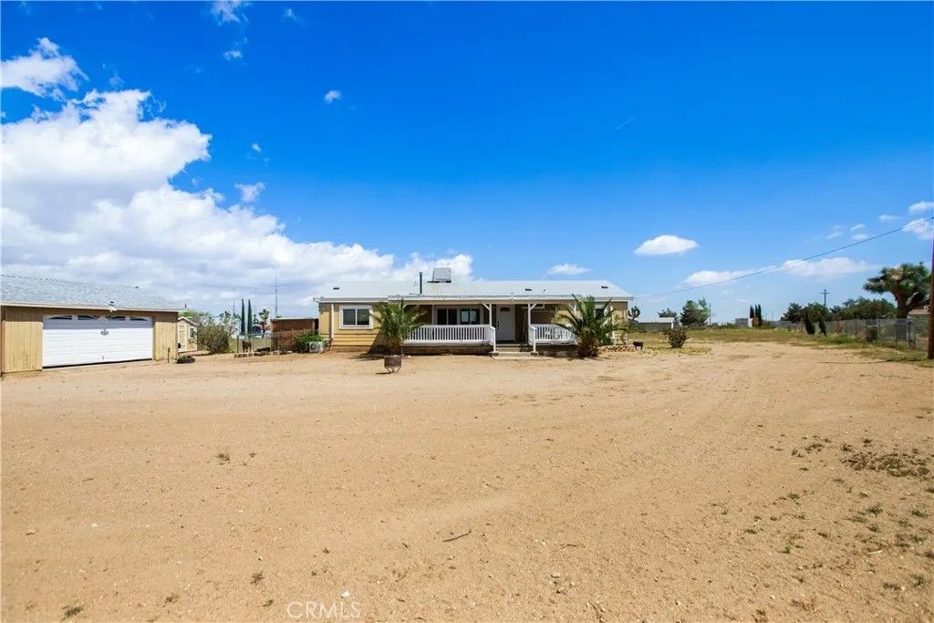 Photo of 11527 Daisy Rd, Phelan, CA 92371 (MLS # IV26053633)