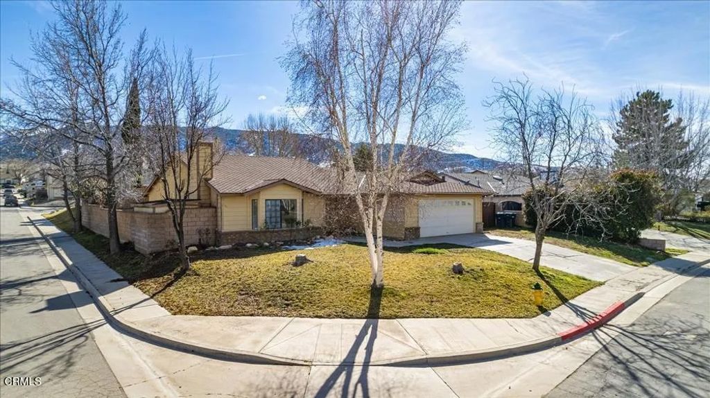 Photo of 114 Chaparrel Street, Tehachapi, CA 93561 (MLS # V1-34882)