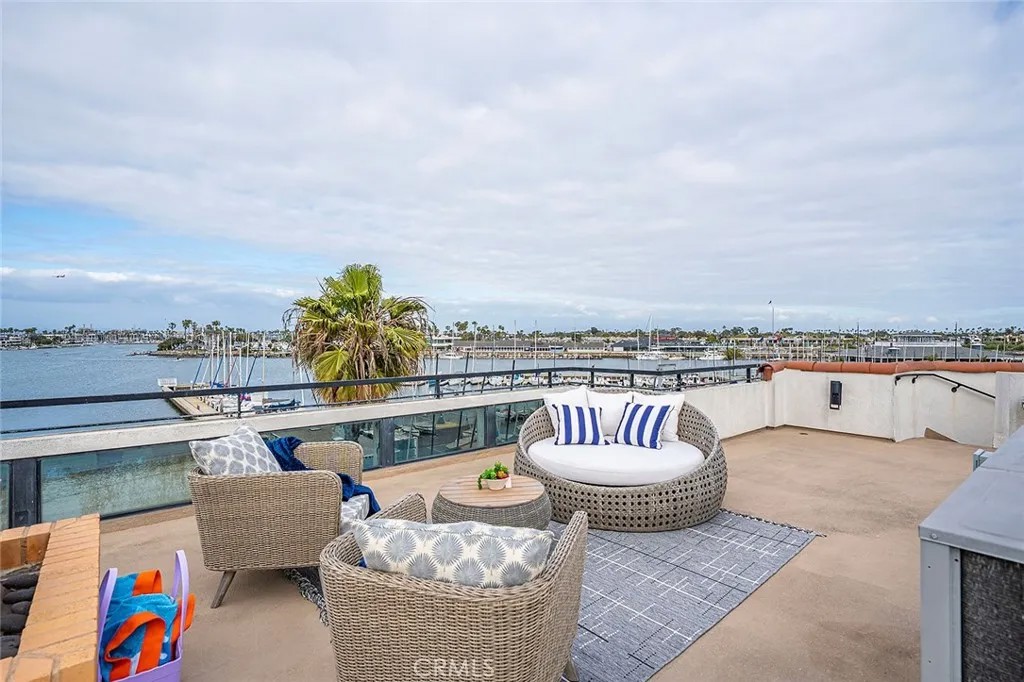 6911 E Ocean Boulevard