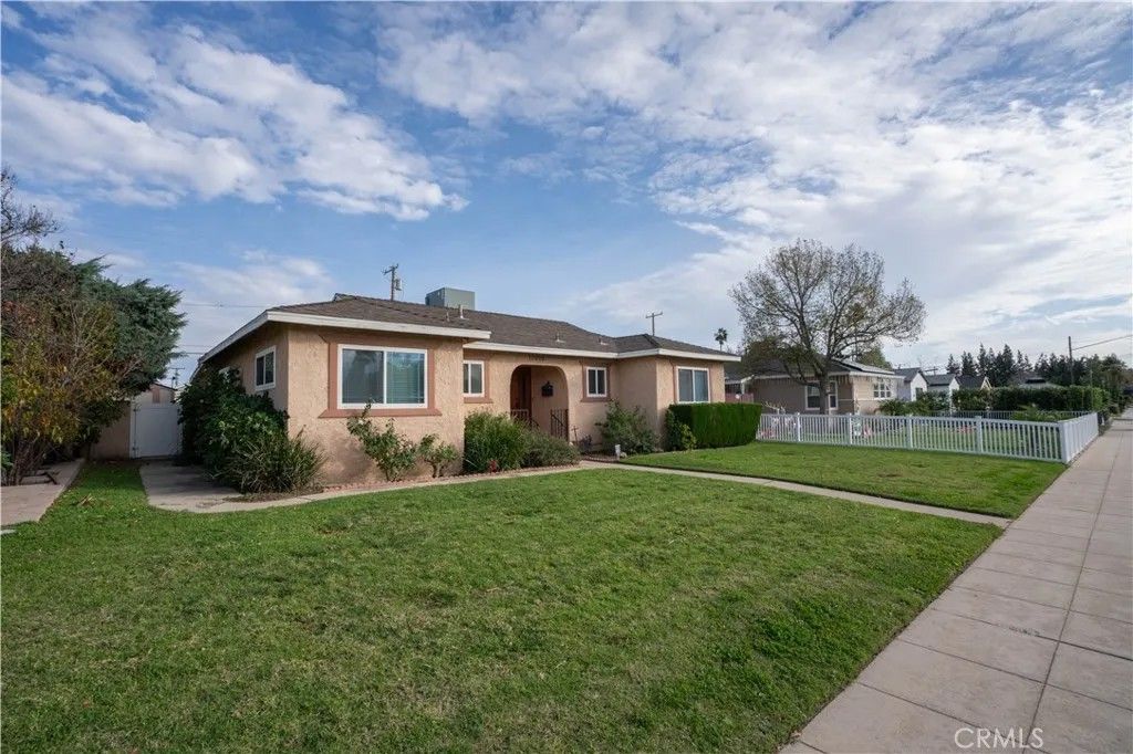 Photo of 11018 Woodley, Granada Hills, CA 91344 (MLS # SR26000163)