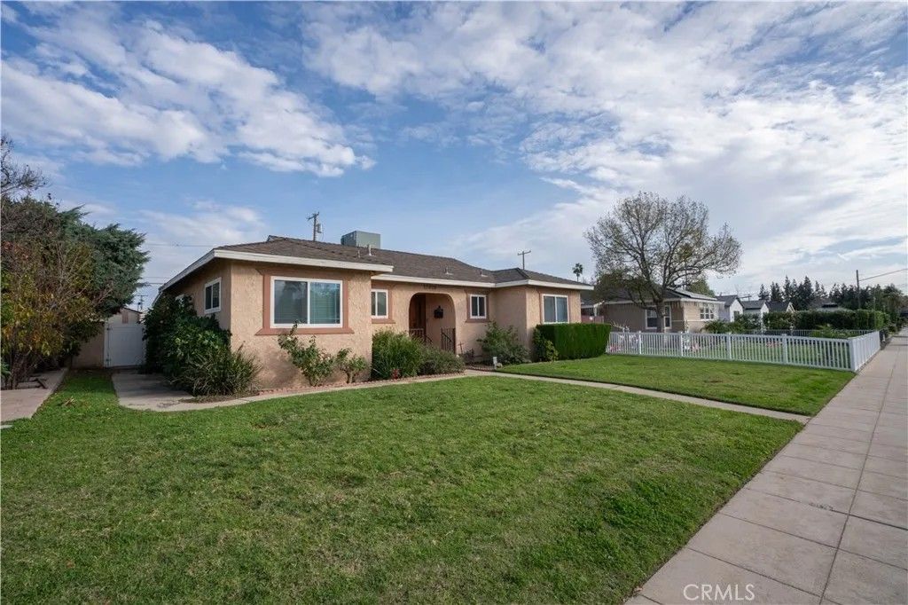 Photo of 11018 Woodley, Granada Hills, CA 91344 (MLS # SR26000163)