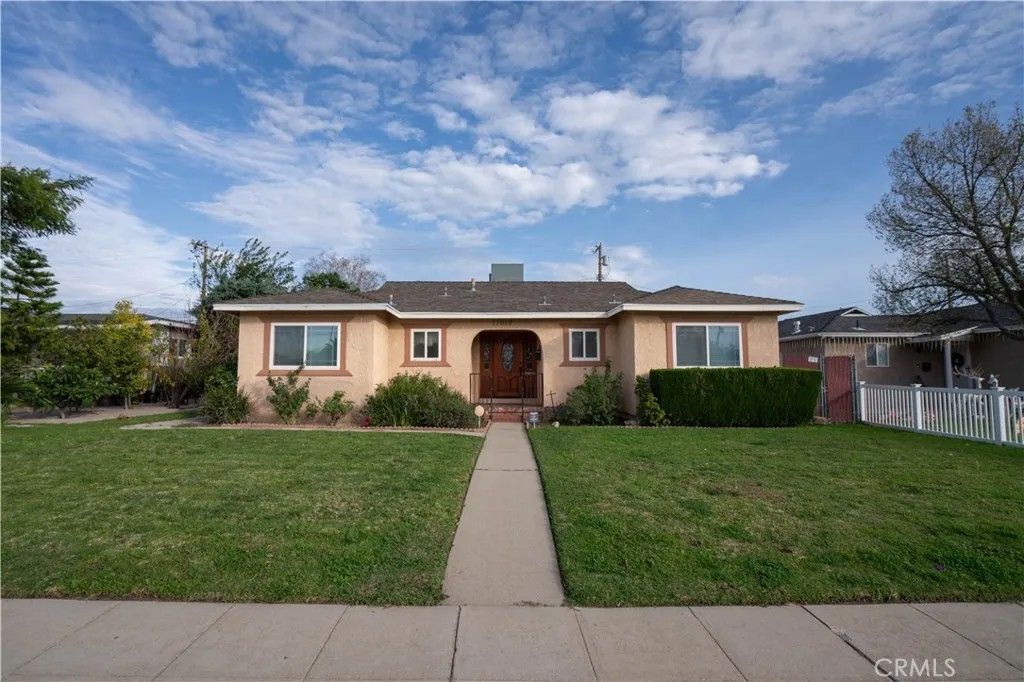 Photo of 11018 Woodley, Granada Hills, CA 91344 (MLS # SR26000163)