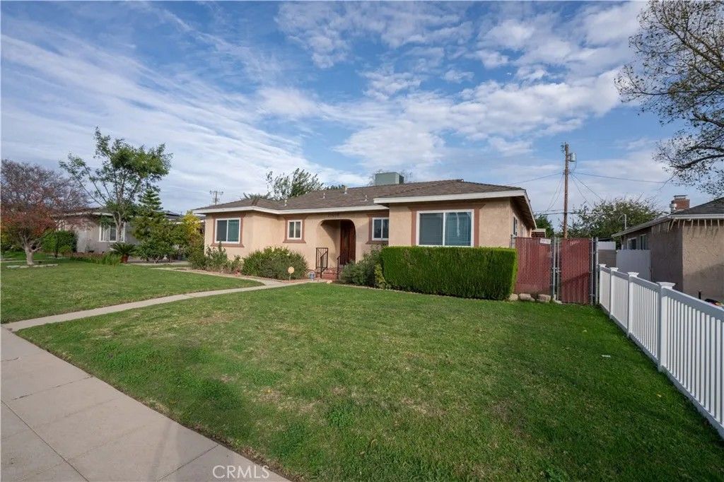 Photo of 11018 Woodley, Granada Hills, CA 91344 (MLS # SR26000163)