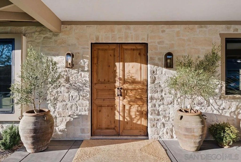 Photo of 8390 Cliffridge LN, La Jolla, CA 92037 (MLS # 260016009)